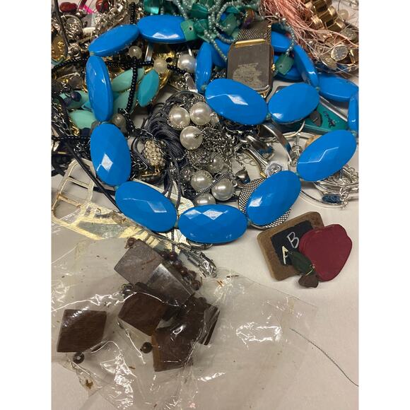 Mixed Jewelry Parts Box 3 Pounds Craft Parts Broken & Whole - Picture 5 of 10